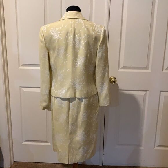 Neiman Marcus exclusive women’s suit - Picture 5 of 14